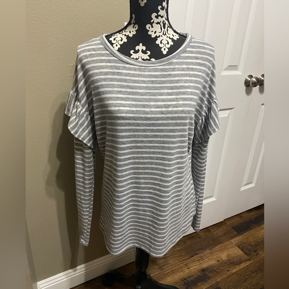 🔥3 for $10🔥 Women’s Time & Tru Striped Shirt With Ruffle Sleeves Size Medium